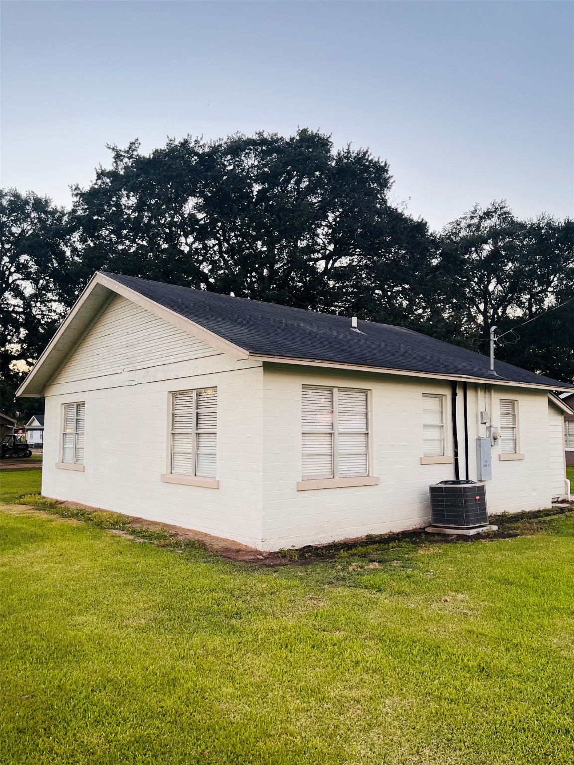 1583 Dover Street, Unit 7 Boling, TX 77420 - Photo 4 of 19 a front view of house with yard