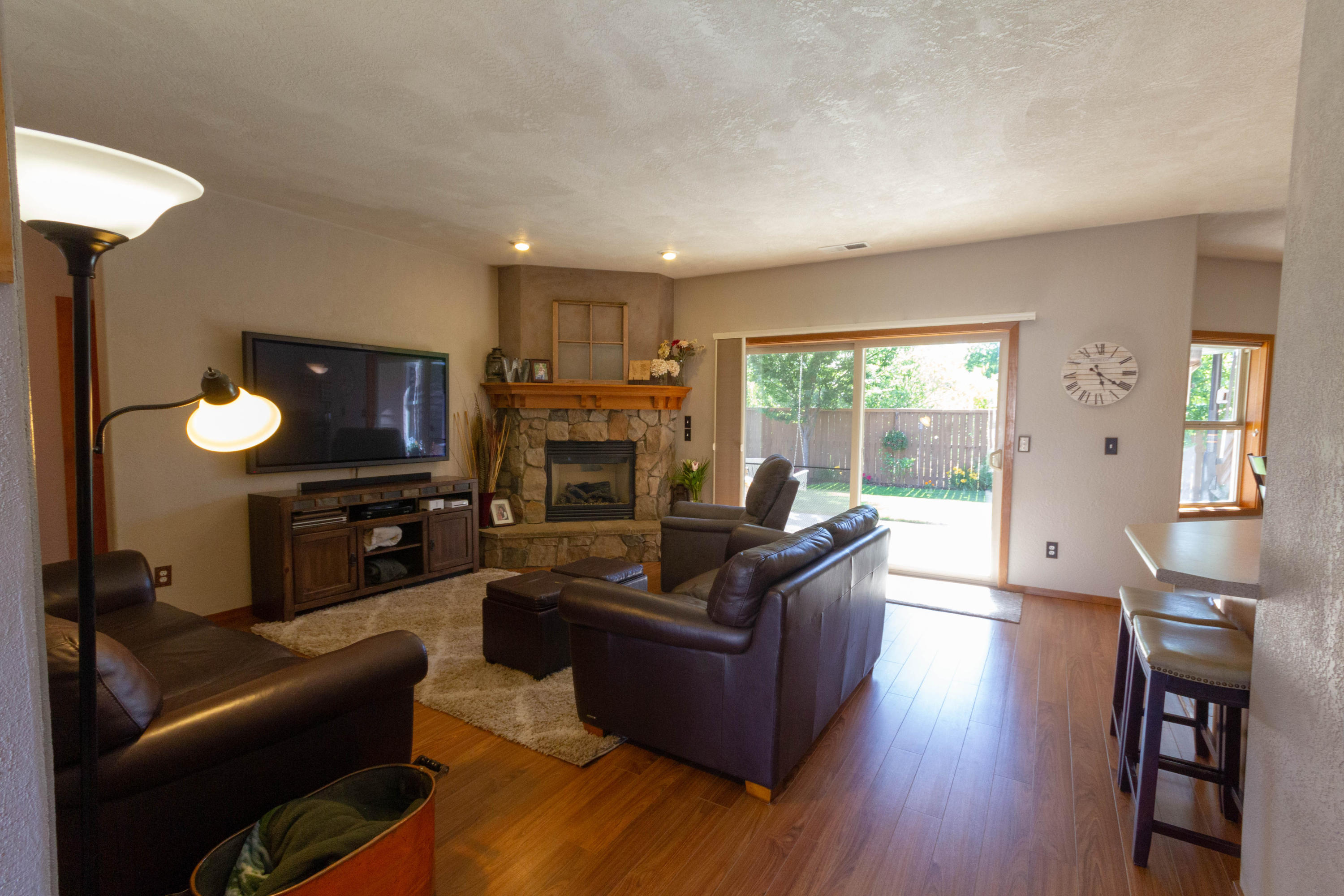 313 Donna Way Central Point, OR 97502 - Photo 2 of 32 313 Donna Way -39
