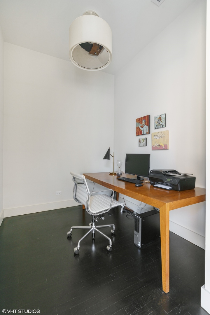 747 North Clark Street, Unit 201 Chicago, IL 60654 - Photo 26 of 30 a workspace with furniture