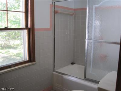 1129 Croyden Road Lyndhurst, OH 44124 - Photo 15 of 25 Second floor bathroom.