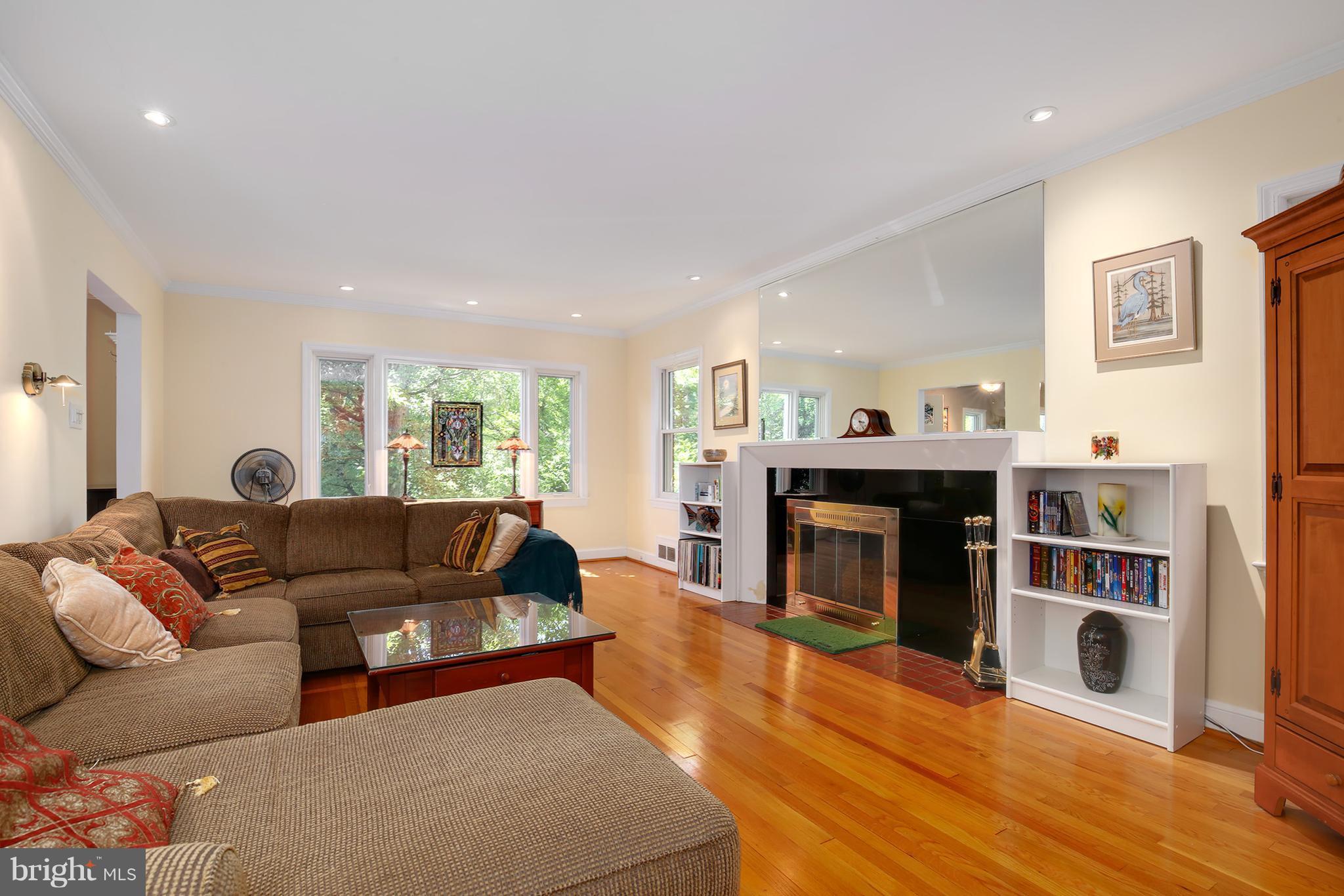 1439 Northgate Road Northwest Washington, DC 20012 - Photo 4 of 29 Living Room