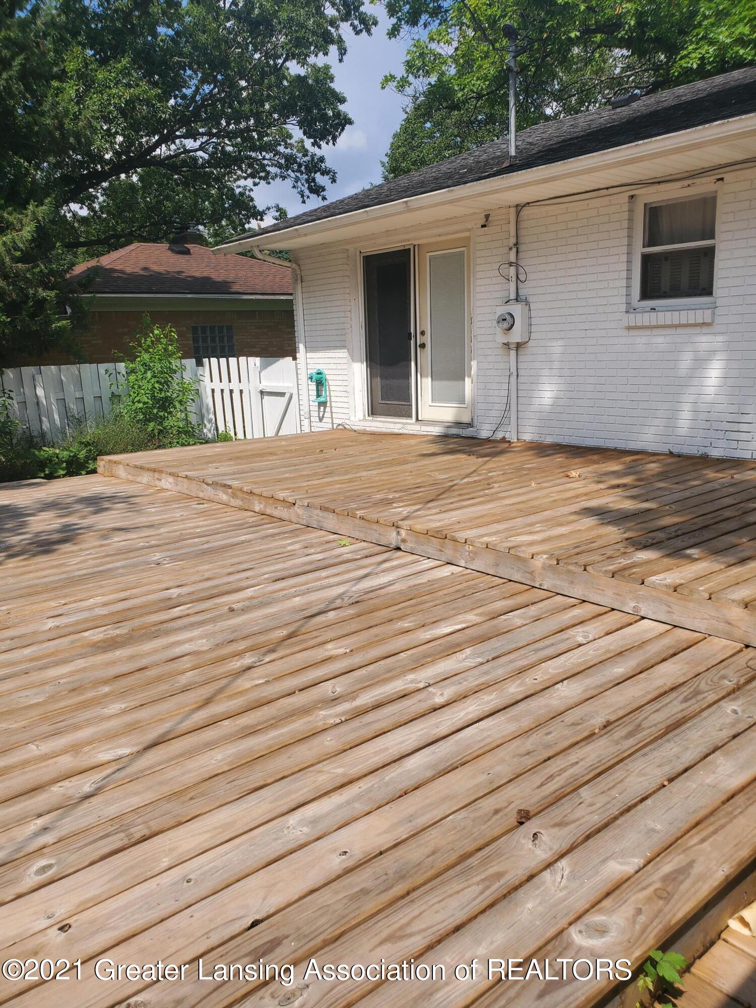 2901 South Cambridge Road Lansing, MI 48911 - Photo 40 of 44 20210818_124246