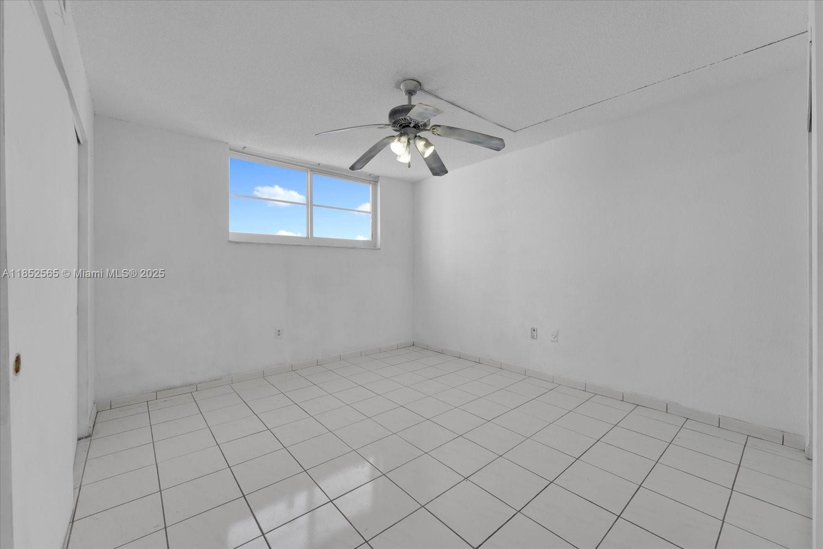 1750 James Avenue, Unit 7L Miami Beach, FL 33139 - Photo 10 of 27 a view of an empty room