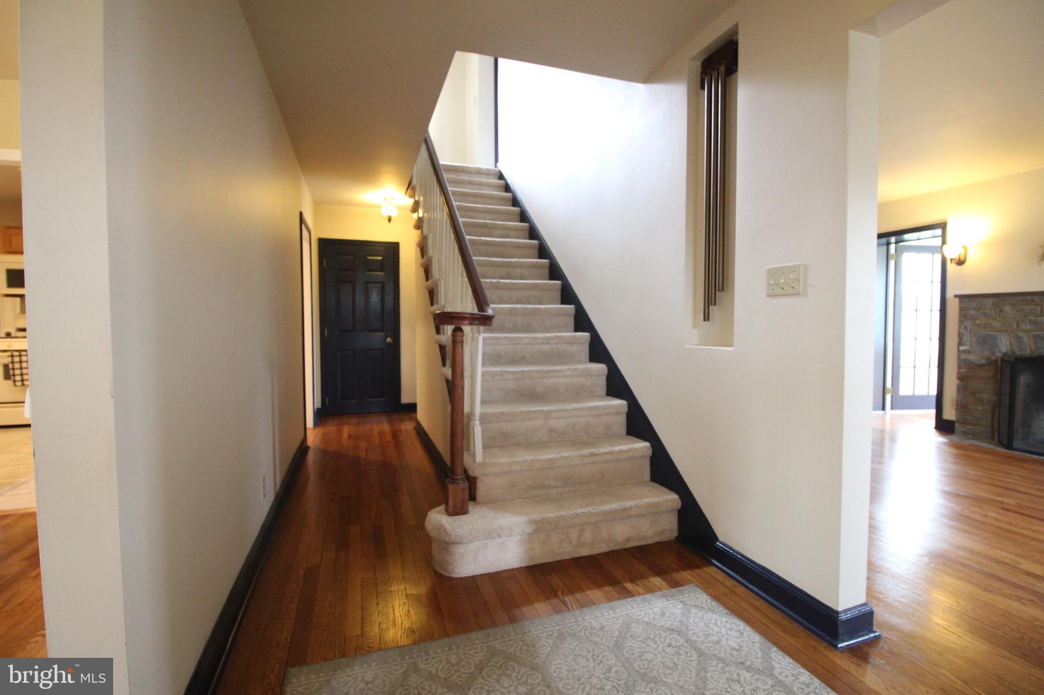 532 Marsh Road Wilmington, DE 19809 - Photo 4 of 35 Entry Foyer