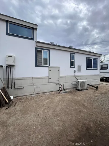 a view of a house with backyard
