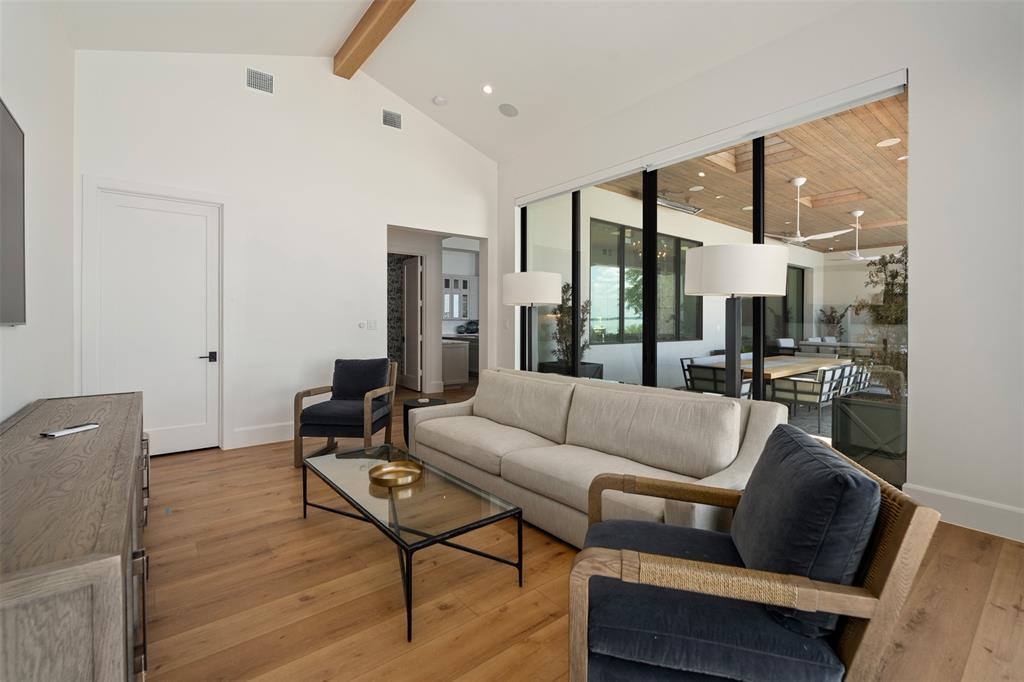455 Sun Valley Mabank, TX 75147 - Photo 12 of 35 a living room with furniture and a large window
