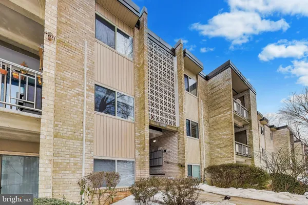 $2,300 | 12307 Braxfield Court, Unit 413, Rockville, MD 20852