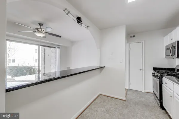 $2,300 | 12307 Braxfield Court, Unit 413, Rockville, MD 20852