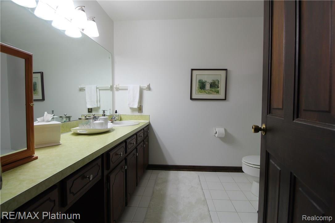 6148 Kings Scepter Road Grand Blanc, MI 48439 - Photo 12 of 38 K Bath Up 1.jpg