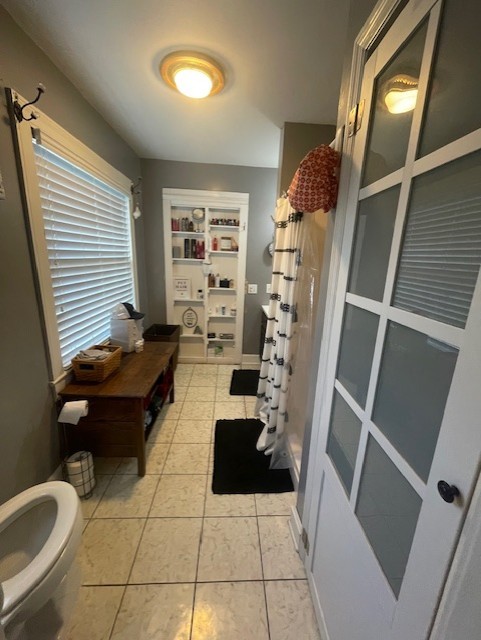 616 1st Street Lawrenceburg, TN 38464 - Photo 28 of 49 a room with furniture and a window