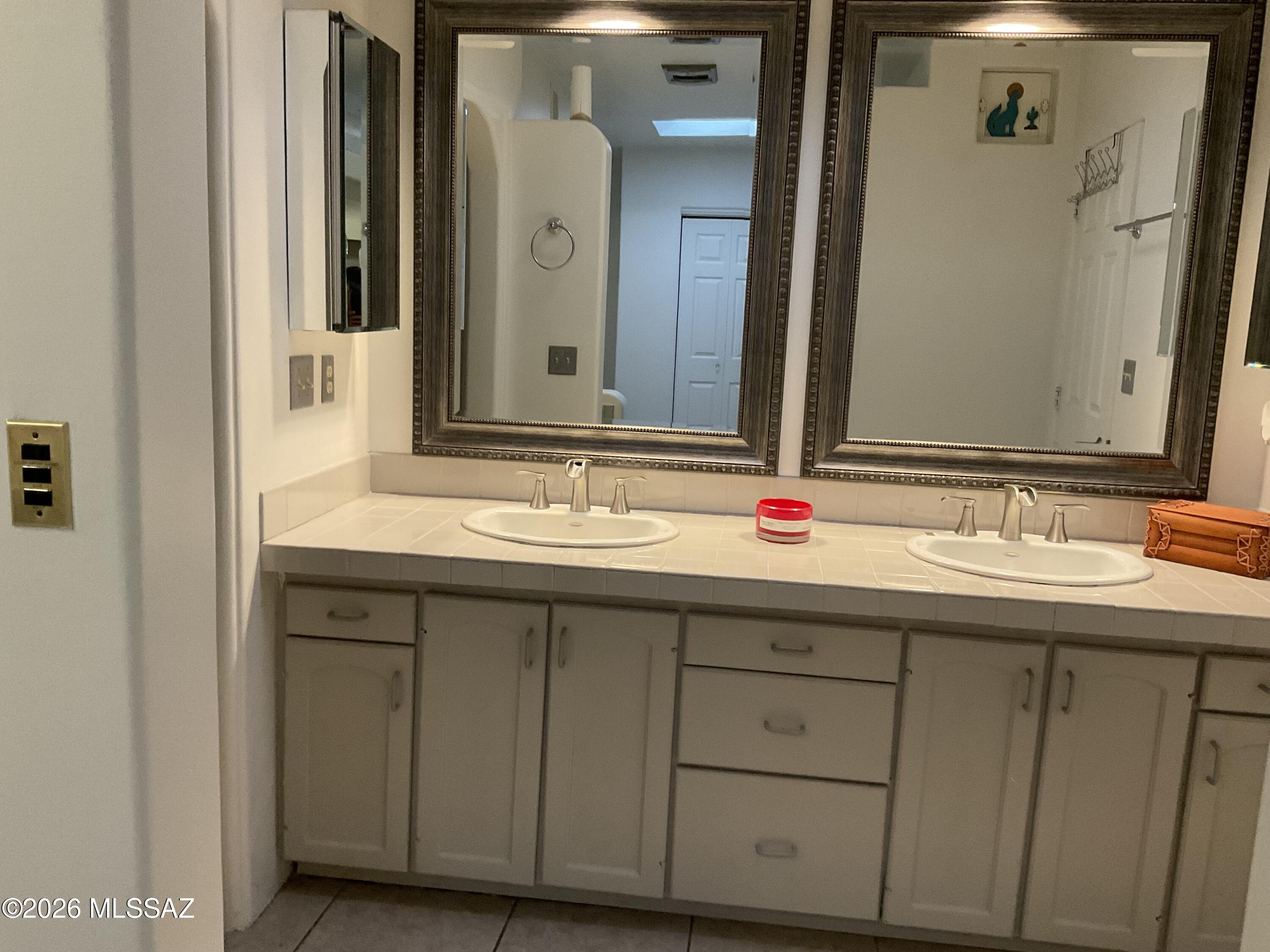 4060 North Swan Road Tucson, AZ 85718 - Photo 17 of 47 a bathroom with a sink and a mirror