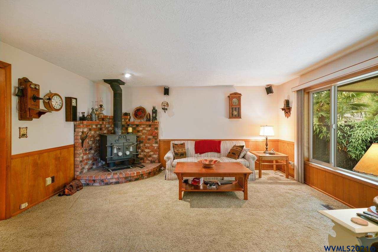 2595 Walker Road Northeast Salem, OR 97305 - Photo 12 of 31 Gallery Image 12