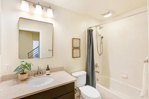 $835,000 | 486 1st Street, Petaluma, CA 94952