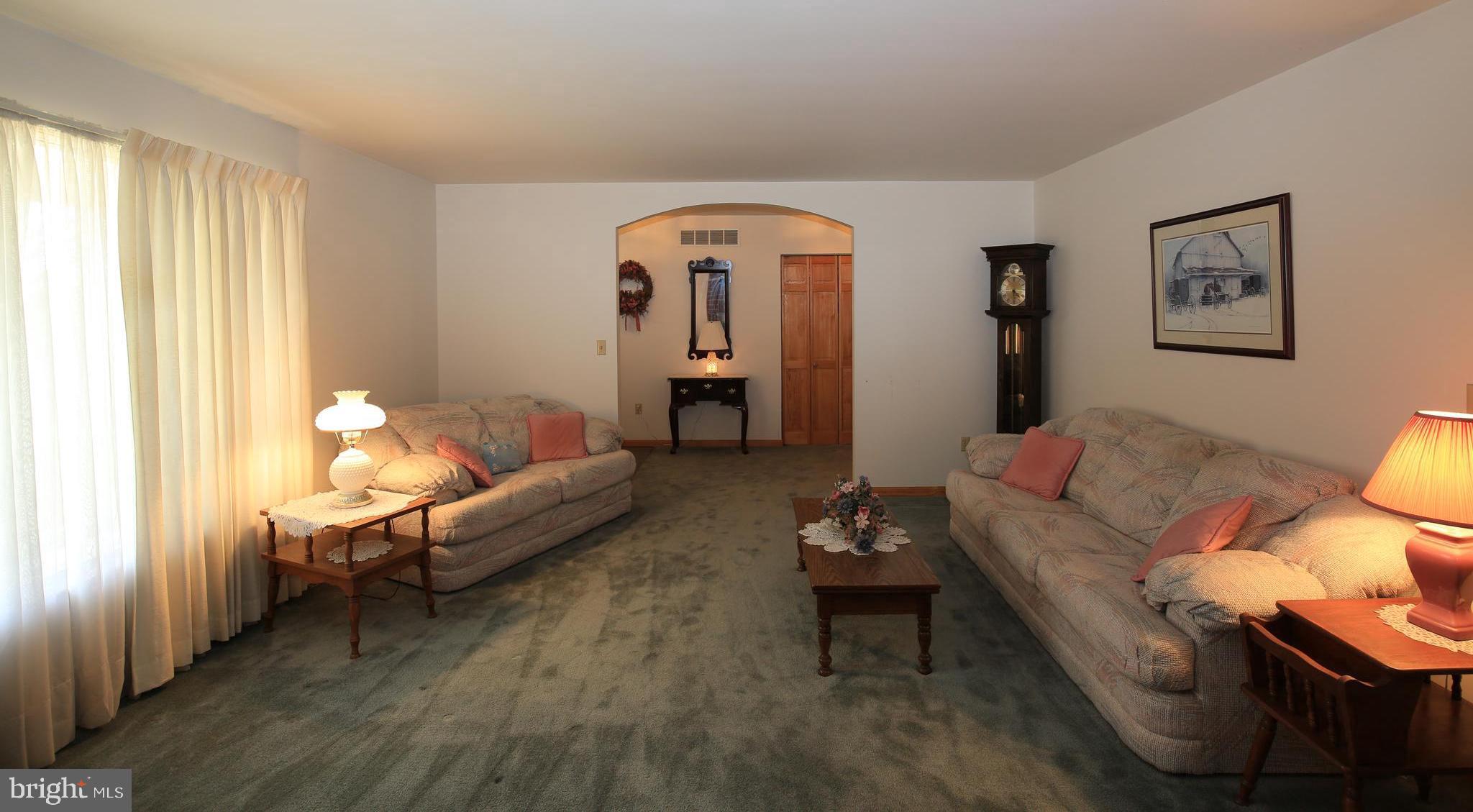 6316 Mt Phillip Road Frederick, MD 21703 - Photo 11 of 34 Living Room