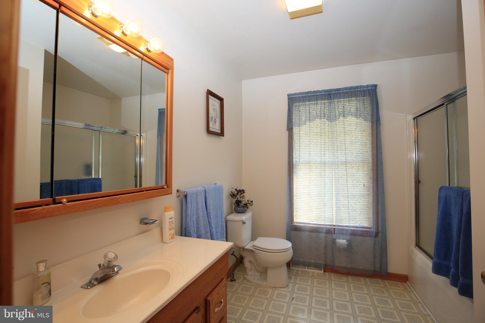 6316 Mt Phillip Road Frederick, MD 21703 - Photo 9 of 34 Hall Bath