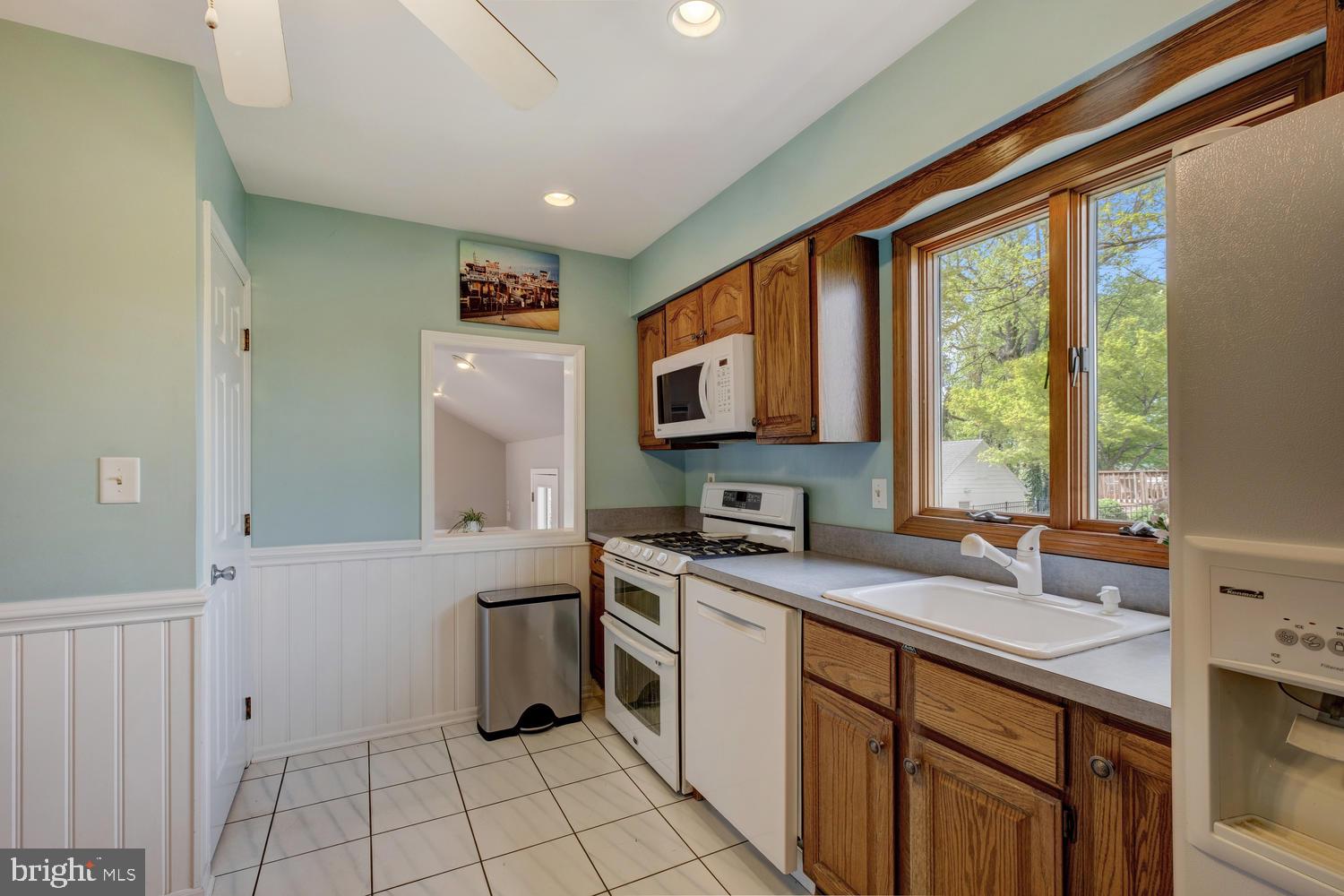 33 Chapel Hill Road Red Bank, NJ 07701 - Photo 13 of 39