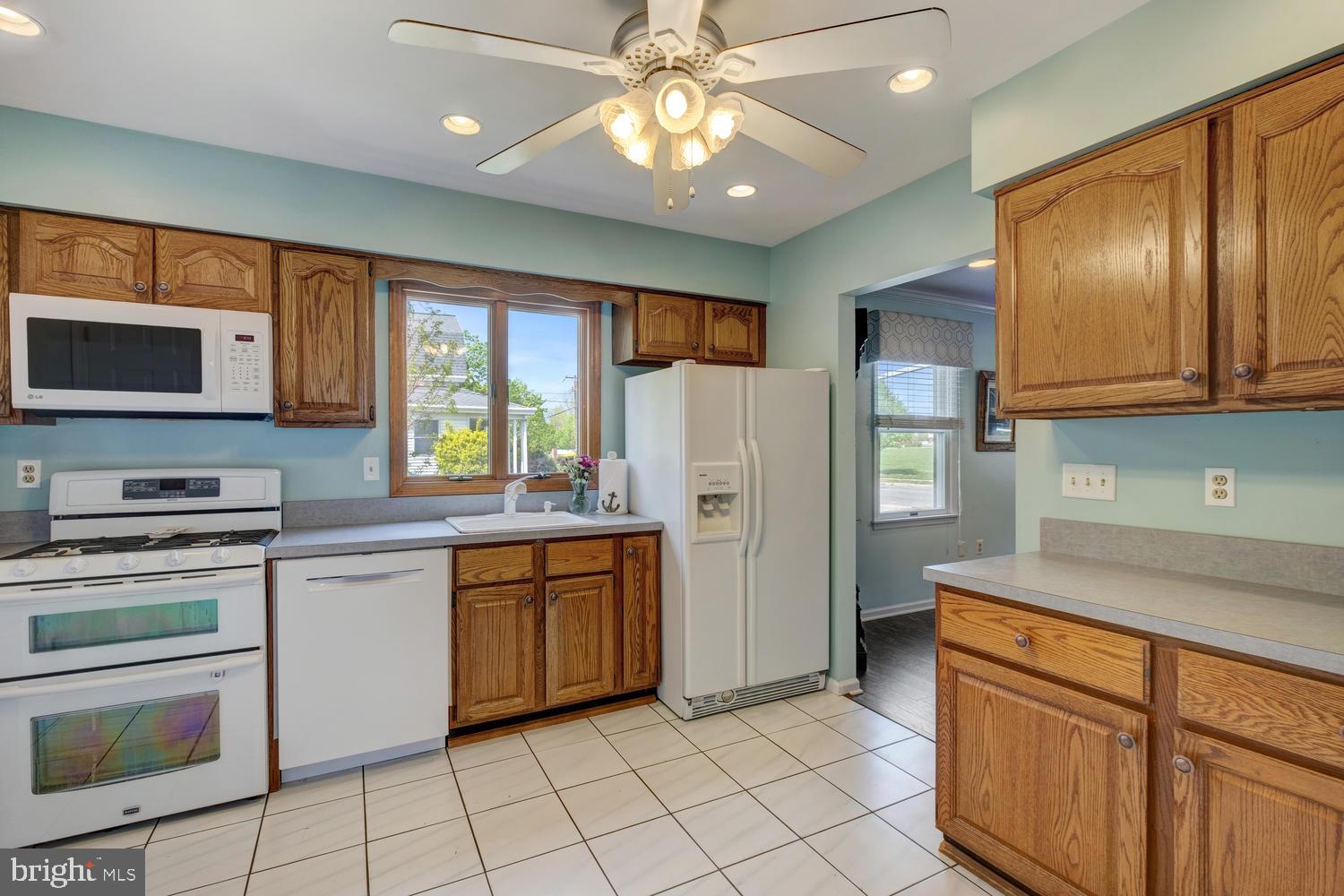 33 Chapel Hill Road Red Bank, NJ 07701 - Photo 15 of 39