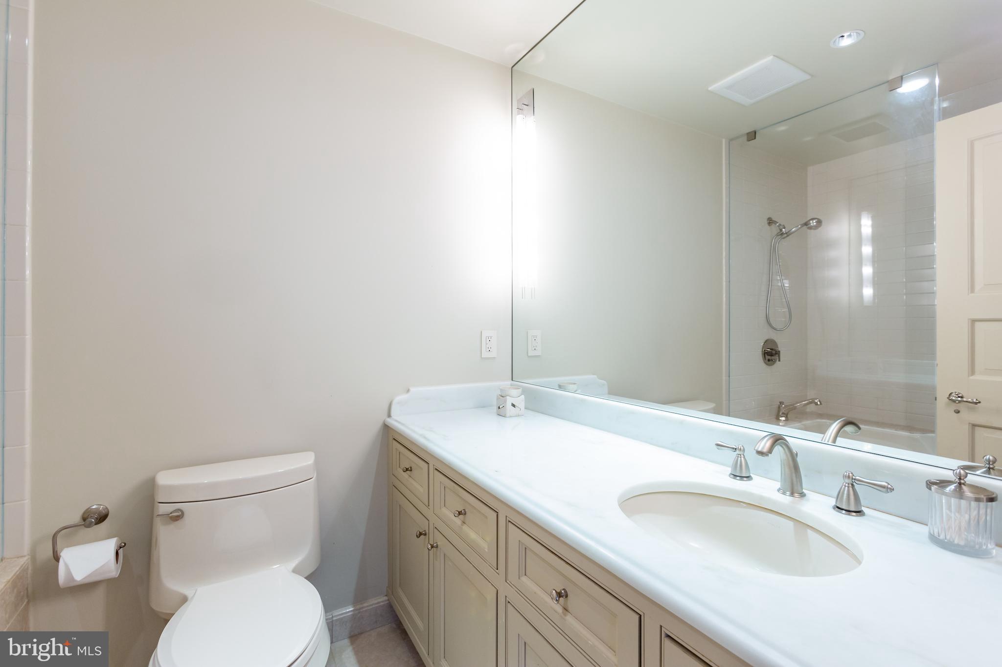 3030 K Street Northwest, Unit PH212 Washington, DC 20007 - Photo 27 of 30