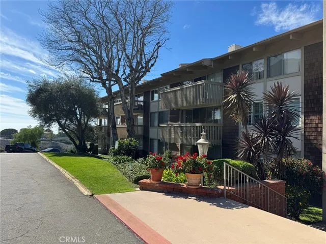 $599,995 | 6542 Ocean Crest Drive, Unit B114, Rancho Palos Verdes, CA 90275