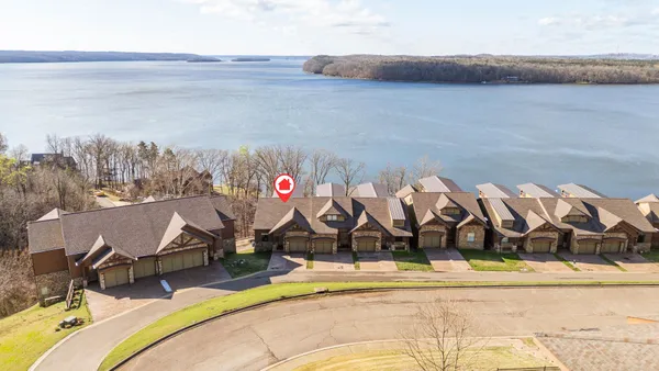 $899,000 | 55 A Oasis Lane, Savannah, TN 38372
