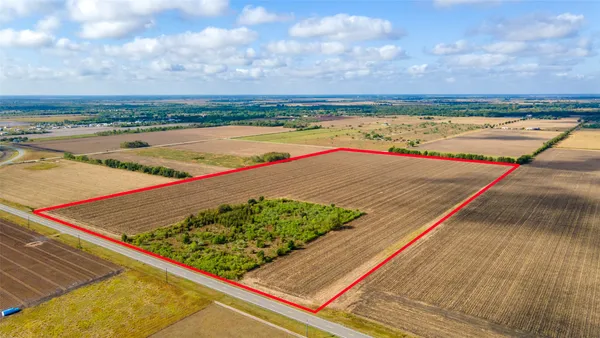 a view of an outdoor space