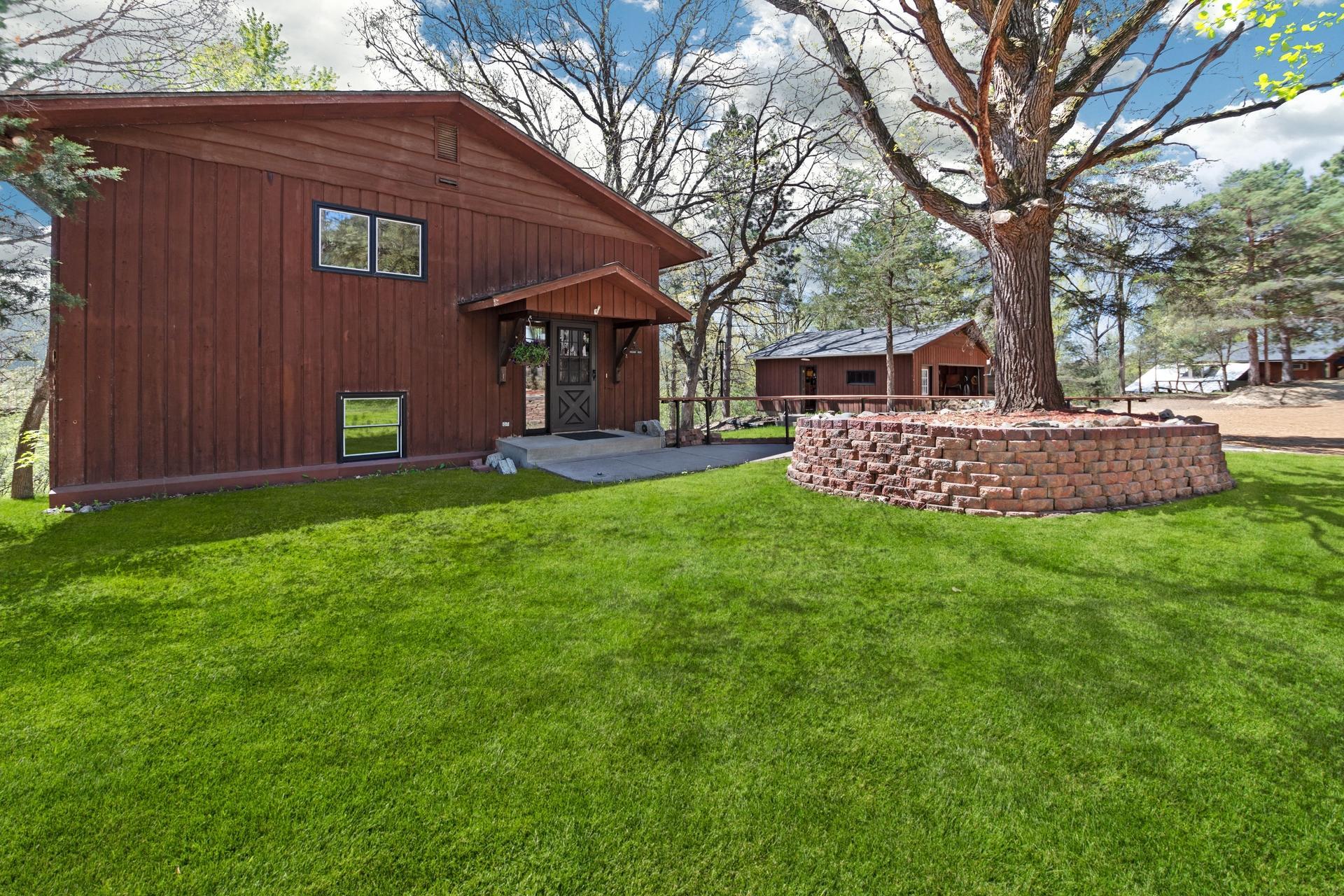 327 Krattley Lane Hudson, WI 54016 - Photo 3 of 38
