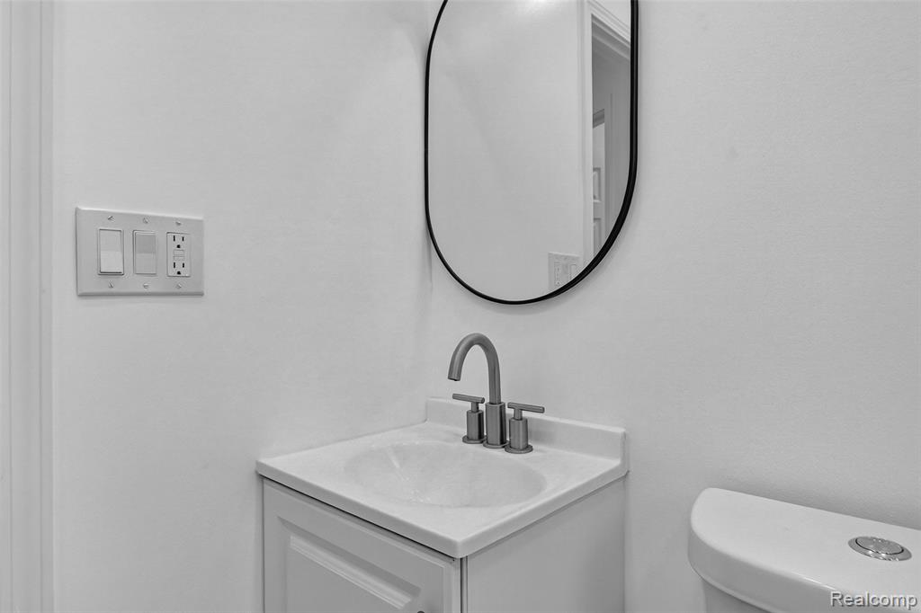 16883 Santa Rosa Drive Detroit, MI 48221 - Photo 23 of 44