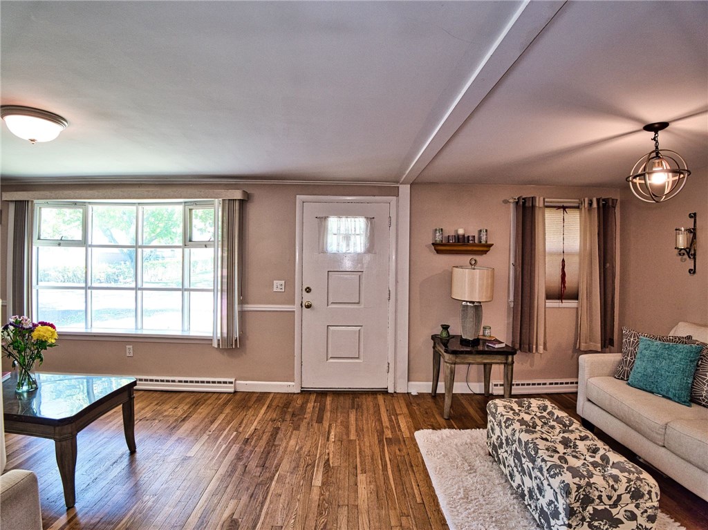 6 Violet Court Bristol, RI 02809 - Photo 3 of 39