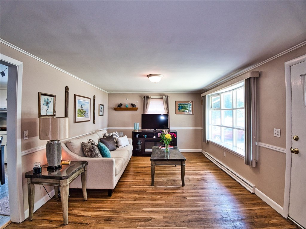 6 Violet Court Bristol, RI 02809 - Photo 4 of 39