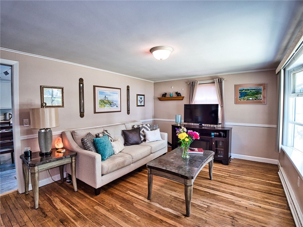6 Violet Court Bristol, RI 02809 - Photo 5 of 39