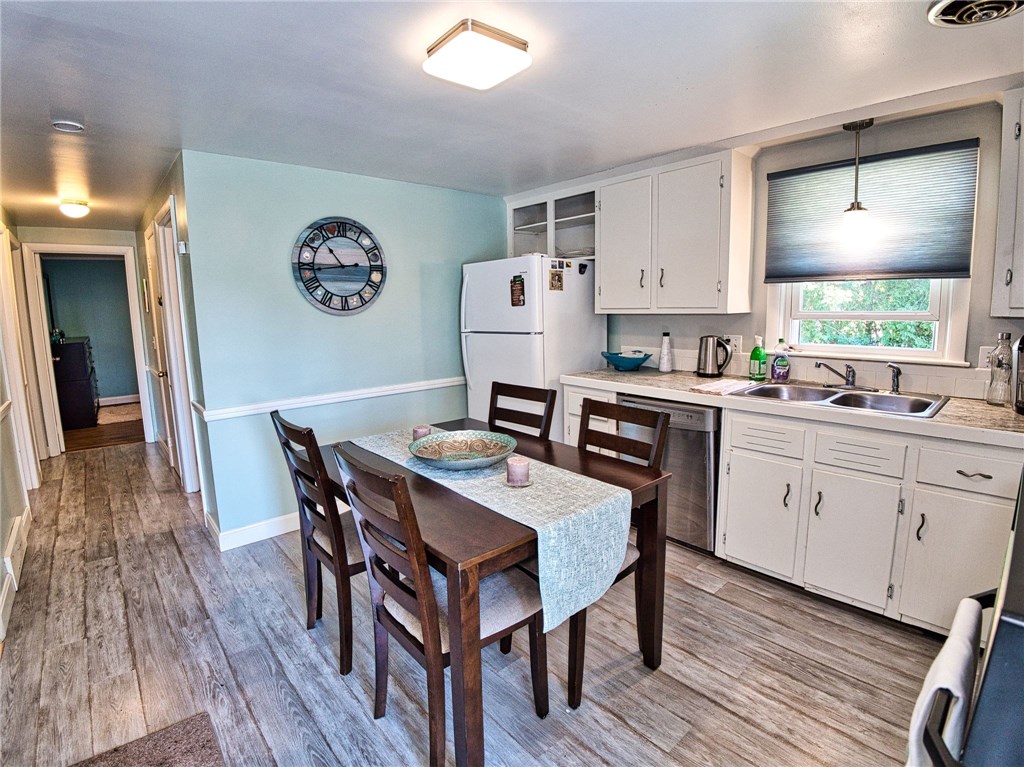 6 Violet Court Bristol, RI 02809 - Photo 8 of 39