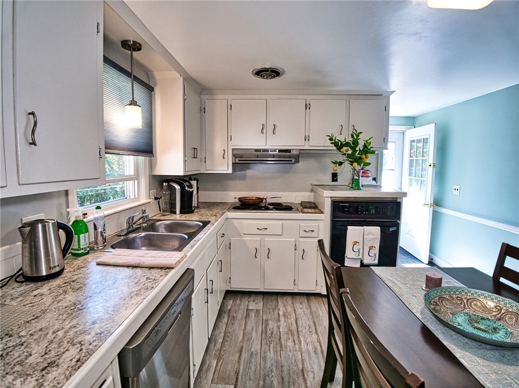 6 Violet Court Bristol, RI 02809 - Photo 10 of 39
