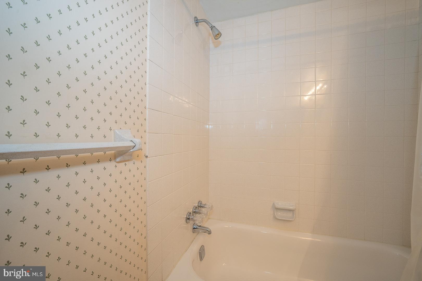 1637 Oakwood Drive, Unit CONDO 218 Penn Valley, PA 19072 - Photo 20 of 39 Bathroom 2 - tub/shower