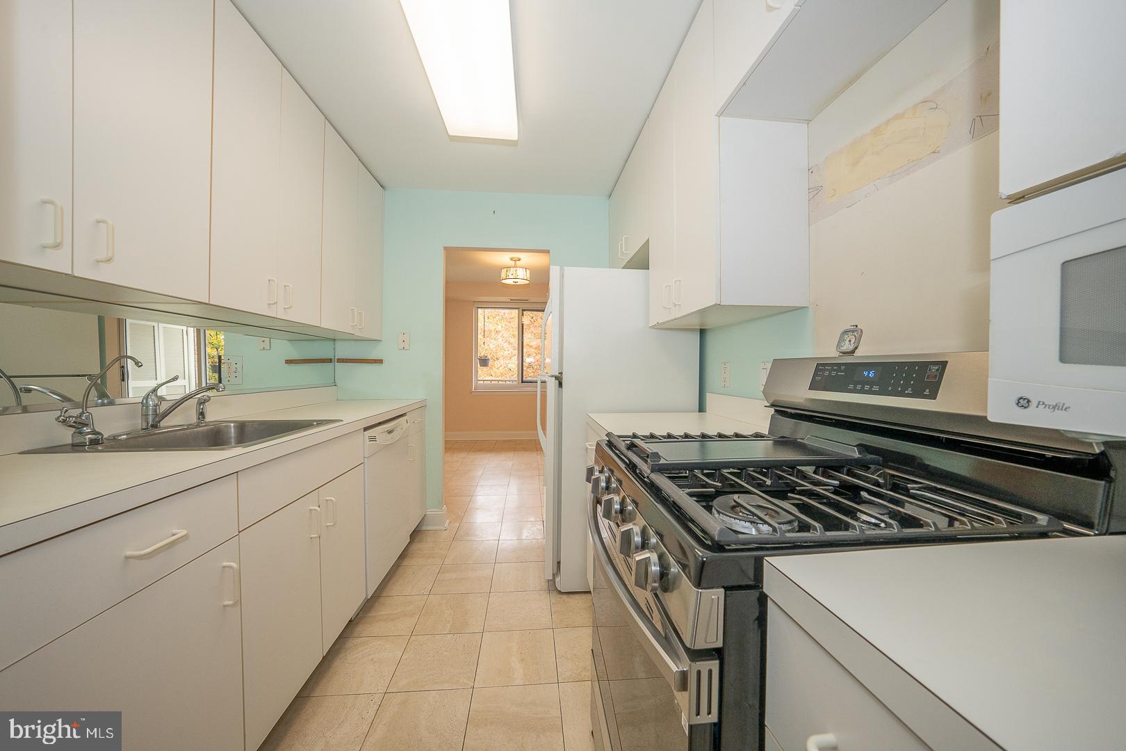 1637 Oakwood Drive, Unit CONDO 218 Penn Valley, PA 19072 - Photo 5 of 39 Neutral galley kitchen