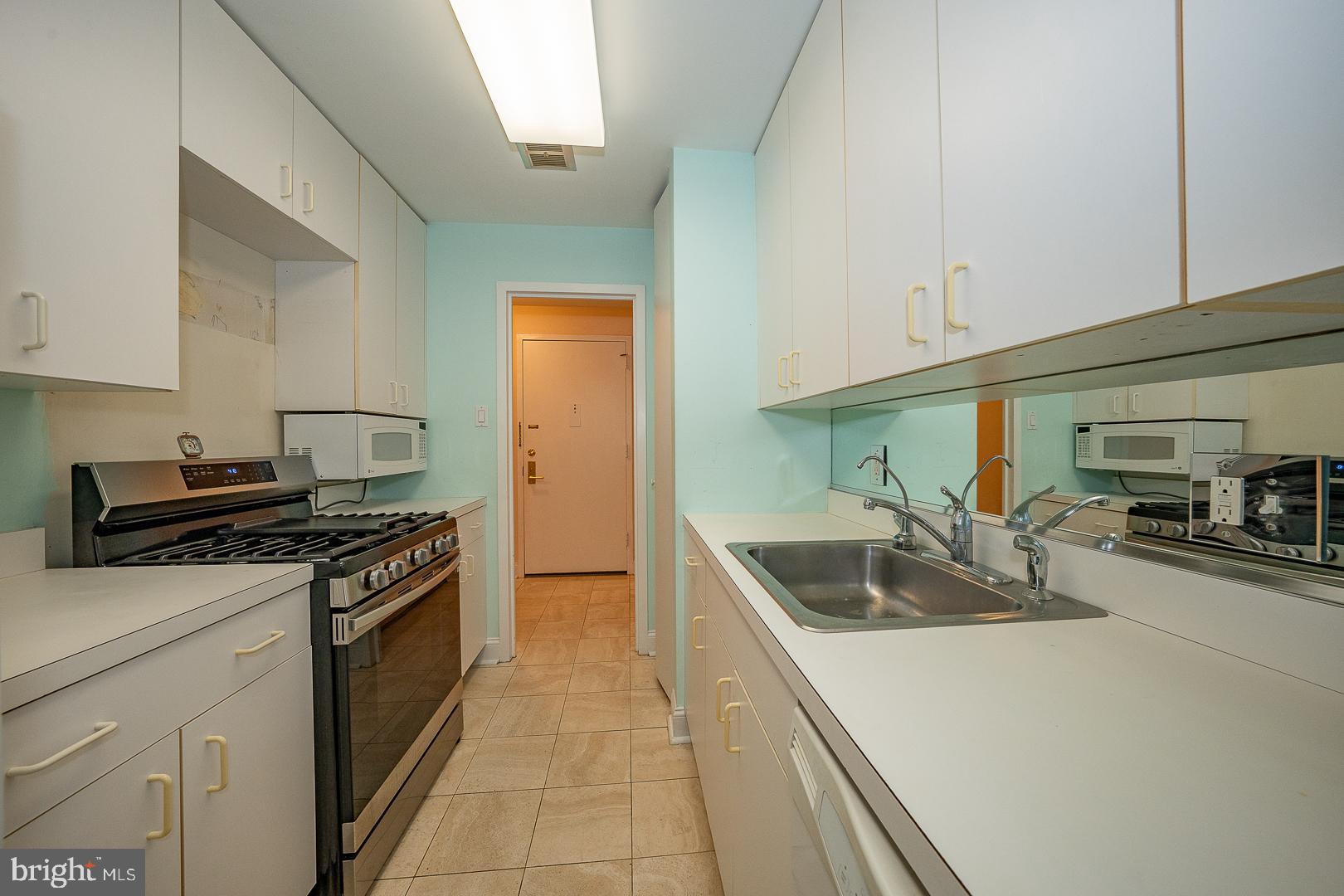 1637 Oakwood Drive, Unit CONDO 218 Penn Valley, PA 19072 - Photo 6 of 39 Tile flooring