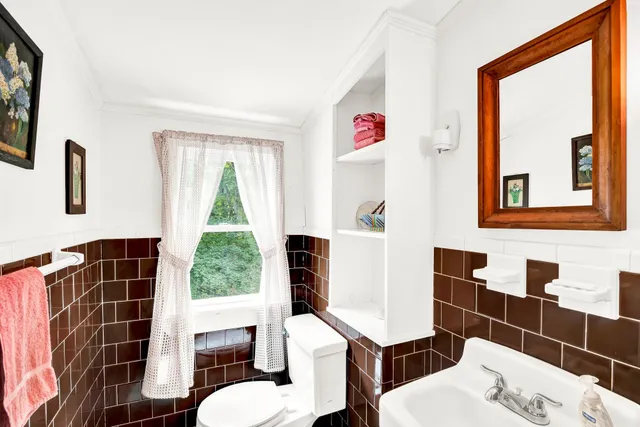 $1,100,000 | 46 Kensington Road, Hampton Falls, NH 03844