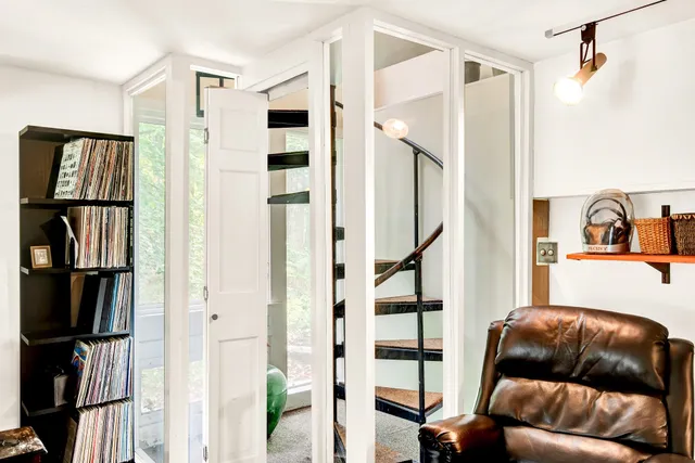 $1,100,000 | 46 Kensington Road, Hampton Falls, NH 03844