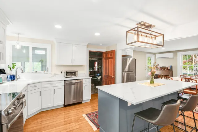 $1,100,000 | 46 Kensington Road, Hampton Falls, NH 03844