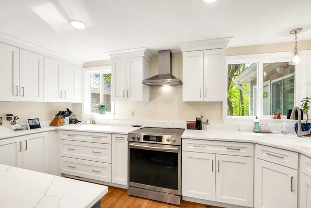 $1,100,000 | 46 Kensington Road, Hampton Falls, NH 03844