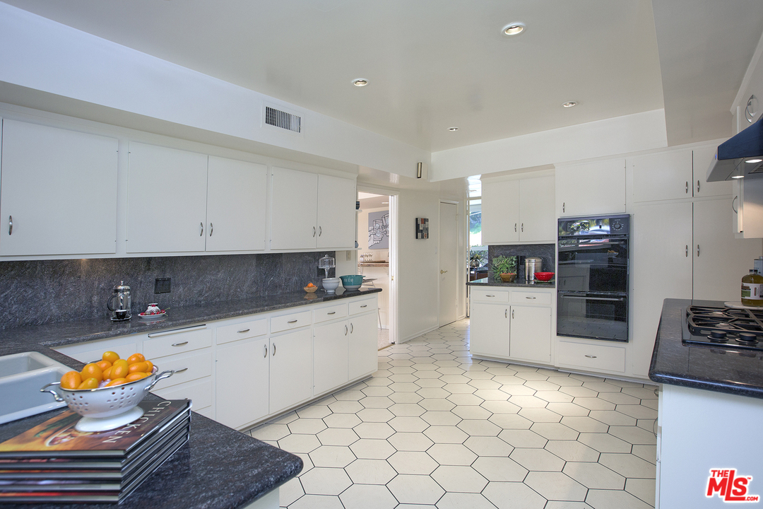 1800 Roscomare Road Los Angeles, CA 90077 - Photo 14 of 34