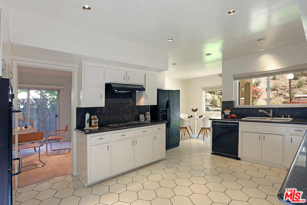 1800 Roscomare Road Los Angeles, CA 90077 - Photo 15 of 34