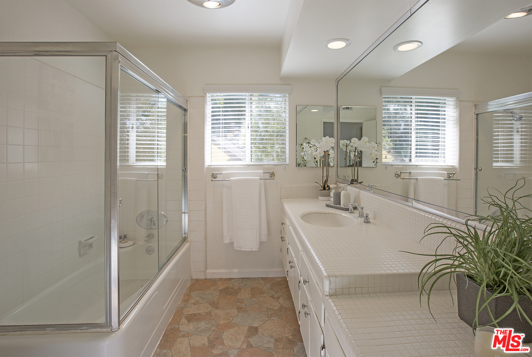 1800 Roscomare Road Los Angeles, CA 90077 - Photo 20 of 34