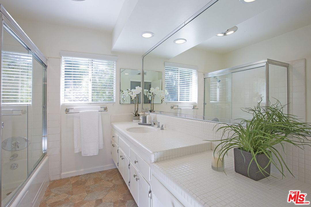 1800 Roscomare Road Los Angeles, CA 90077 - Photo 21 of 34