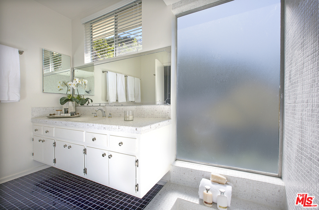 1800 Roscomare Road Los Angeles, CA 90077 - Photo 26 of 34