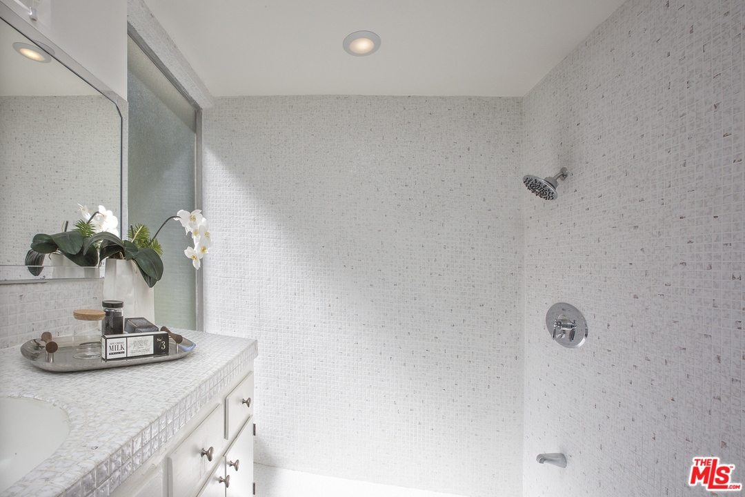 1800 Roscomare Road Los Angeles, CA 90077 - Photo 28 of 34