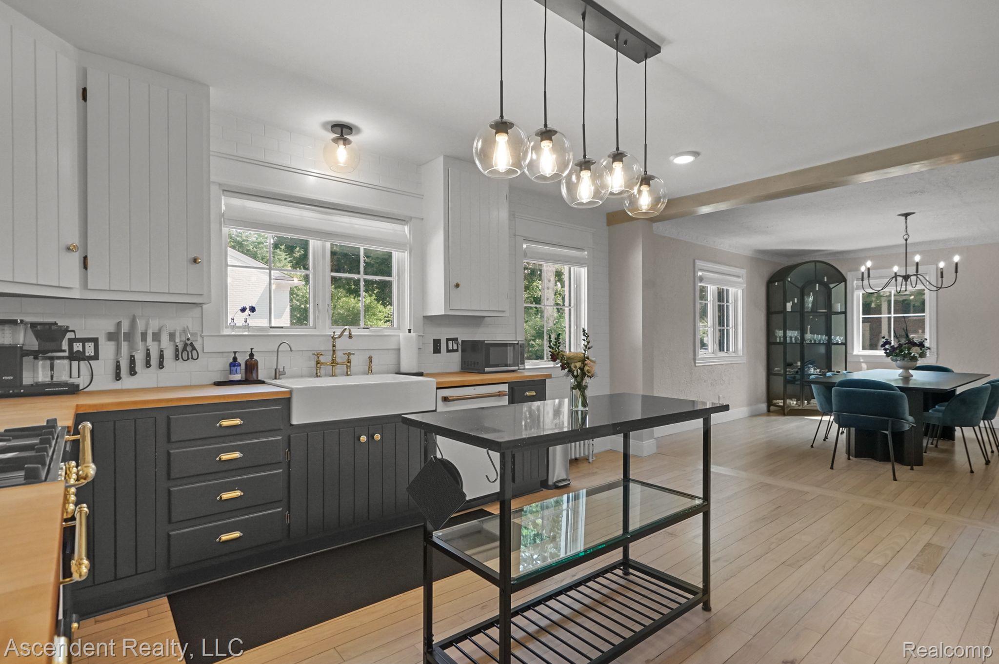 2664 Amberly Road Bloomfield Hills, MI 48301 - Photo 12 of 44 Kitchen view 5