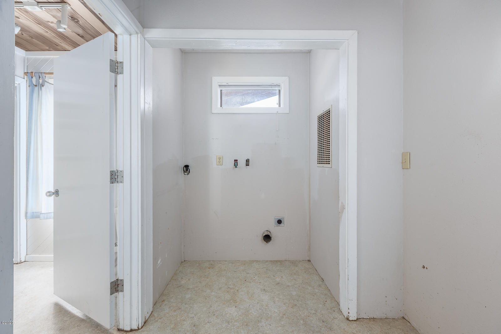 7705 Simmons Road Pacific City, OR 97135 - Photo 18 of 29 Laundry space