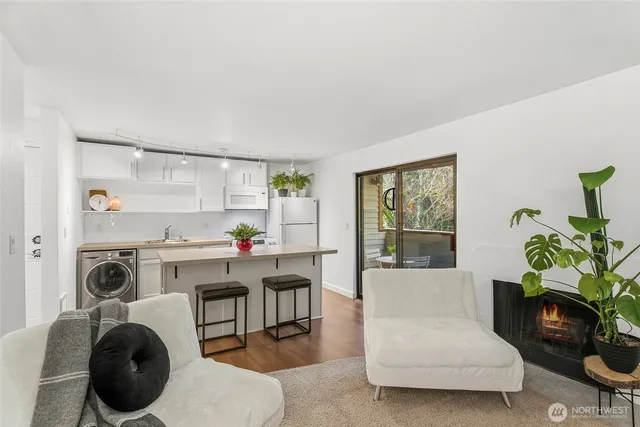 $199,950 | 23453 16th Avenue South, Unit A304, Des Moines, WA 98198