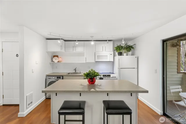 $199,950 | 23453 16th Avenue South, Unit A304, Des Moines, WA 98198