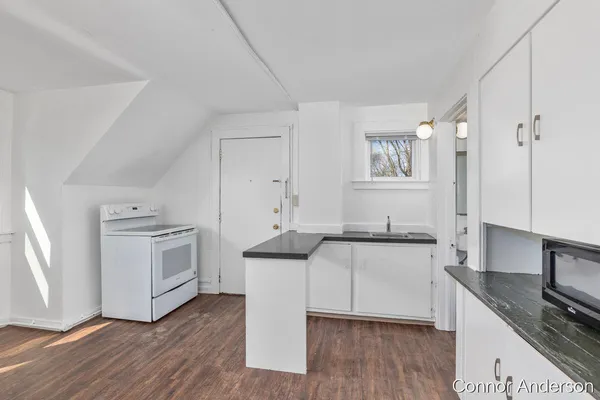 $280,000 | 1027 Fulton Street East, Grand Rapids, MI 49503
